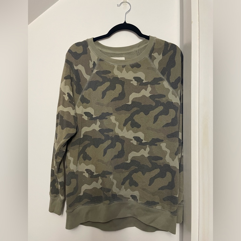 Size M American Eagle sweater